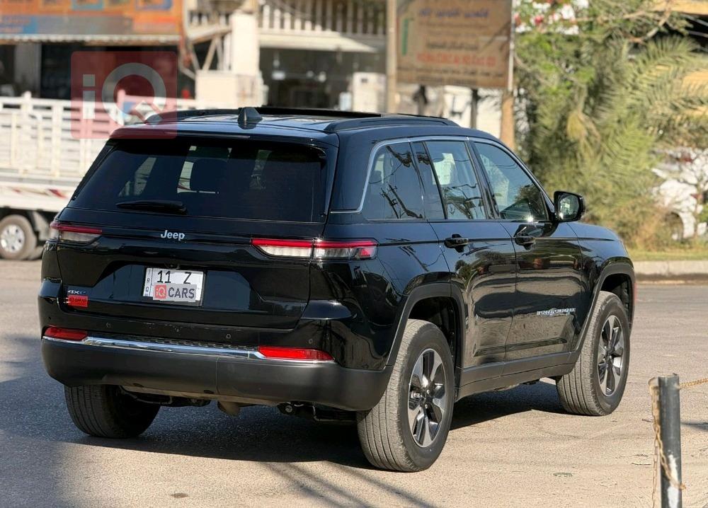 جیپ گراند شیرۆکی